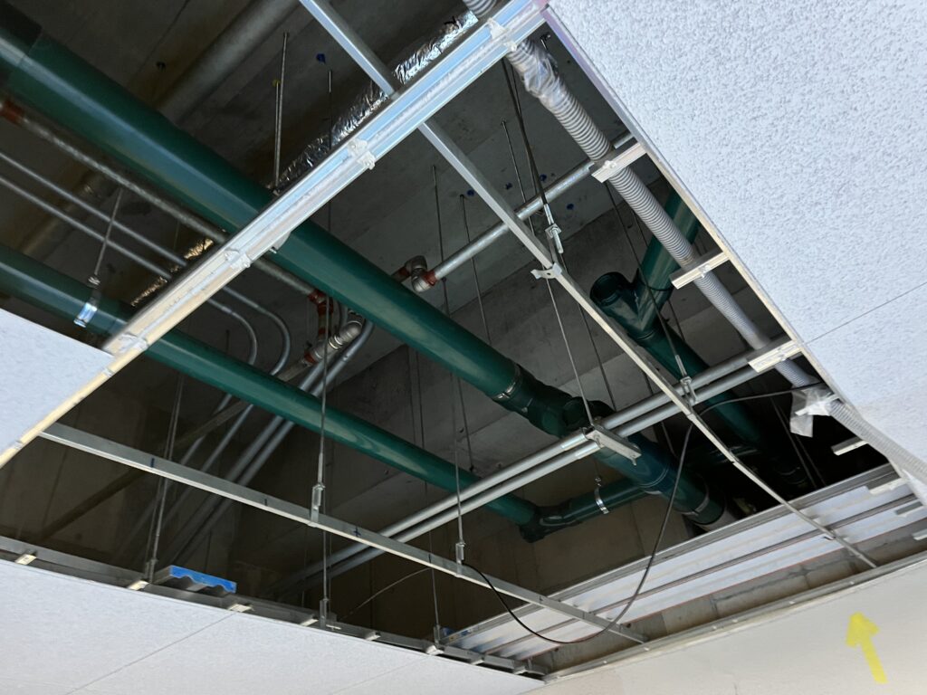 店舗天井　排水横主管の更新　埼玉県川口市　複合施設